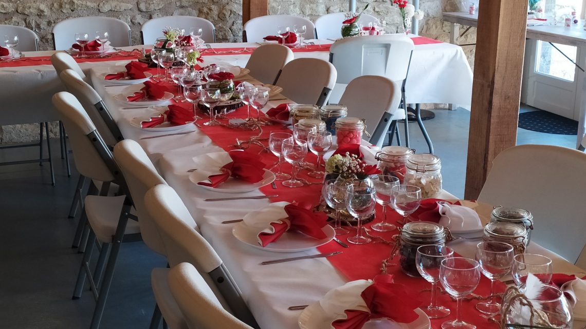 une jolie table thème champêtre rouge